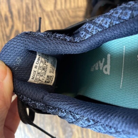 Adidas UltraBOOST Parley's - Limited Edition Originals - Picture 13 of 13